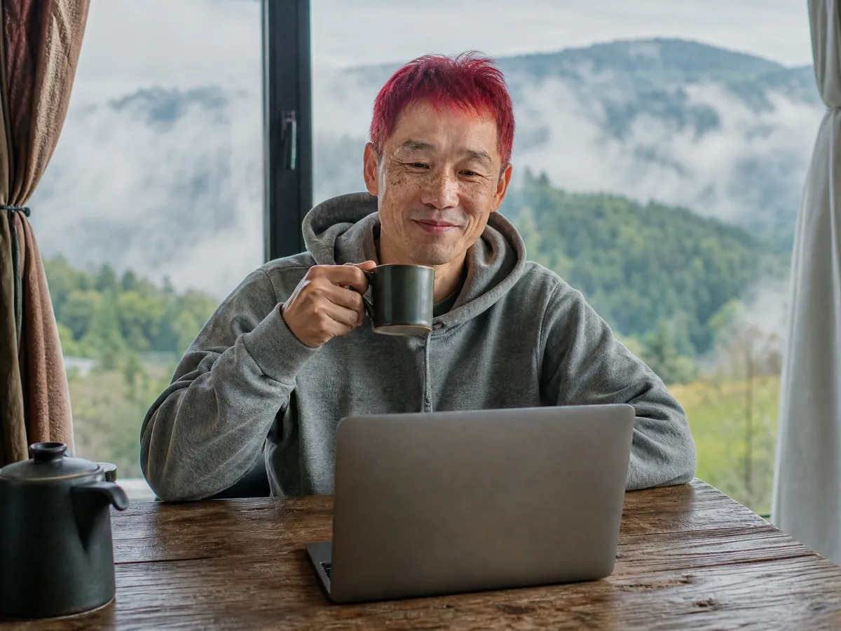 Gründer nimmt mit bewilligtem AVGS kostenfrei am Online-Gründercoaching teil