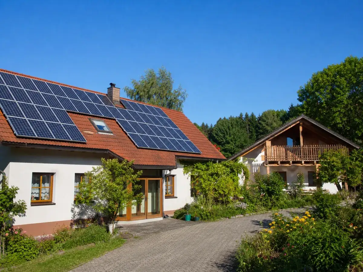 Photovoltaikanlage auf dem Wohnhaus und vermietete Ferienwohnung als Sonderfälle der Liebhaberei